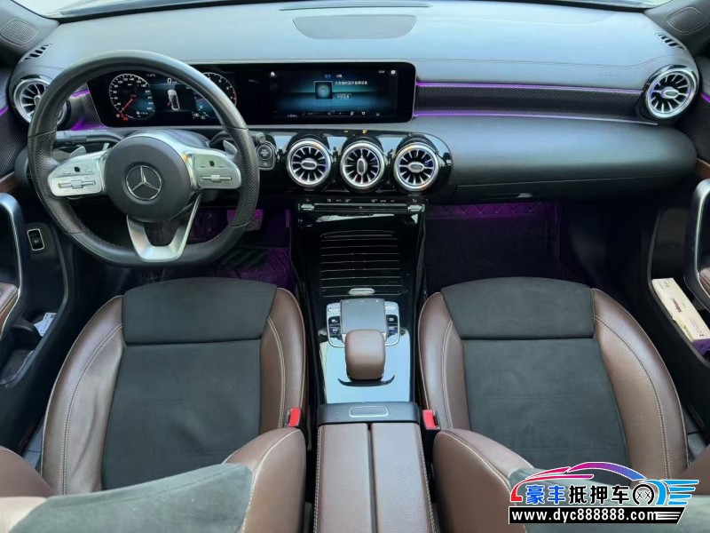 19年奔驰A轿车抵押车出售