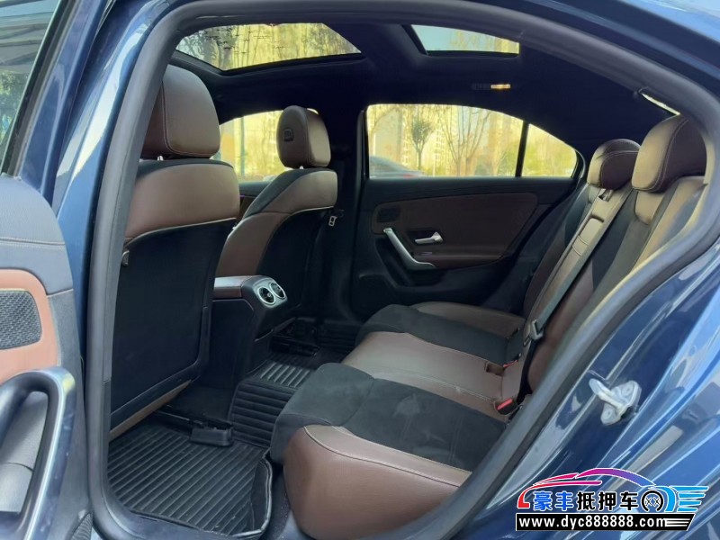 19年奔驰A轿车抵押车出售