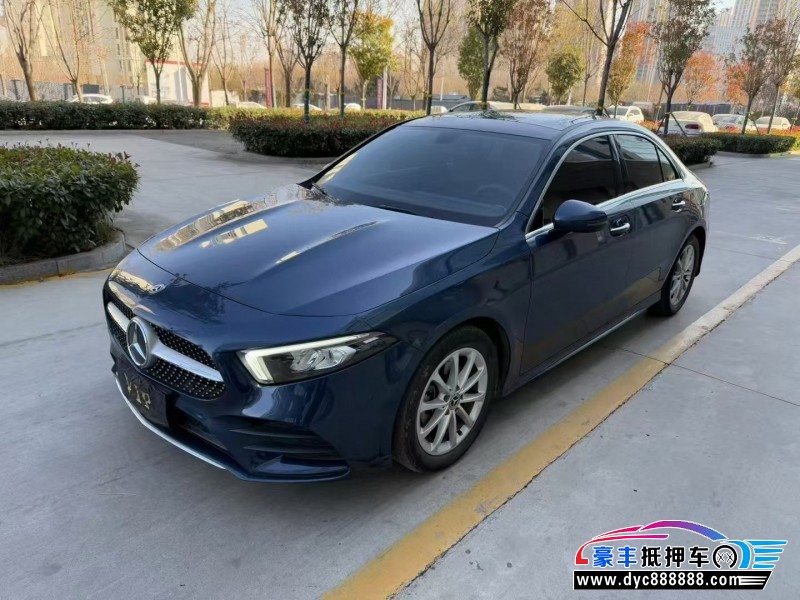 19年奔驰A轿车抵押车出售