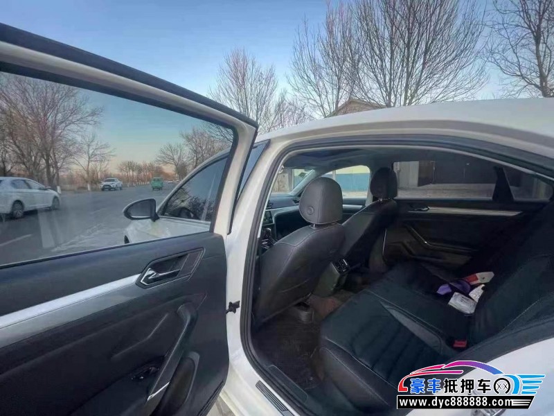 17年大众凌渡轿车抵押车出售