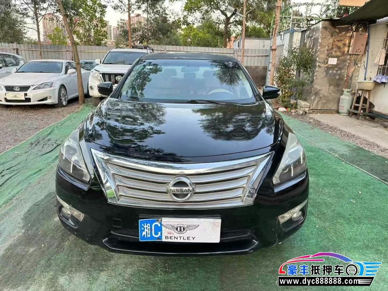 15年日产天籁轿车抵押车出售