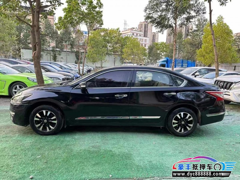 15年日产天籁轿车抵押车出售