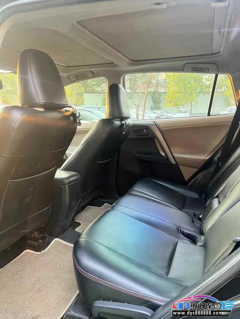 14年丰田RAV4轿车抵押车出售