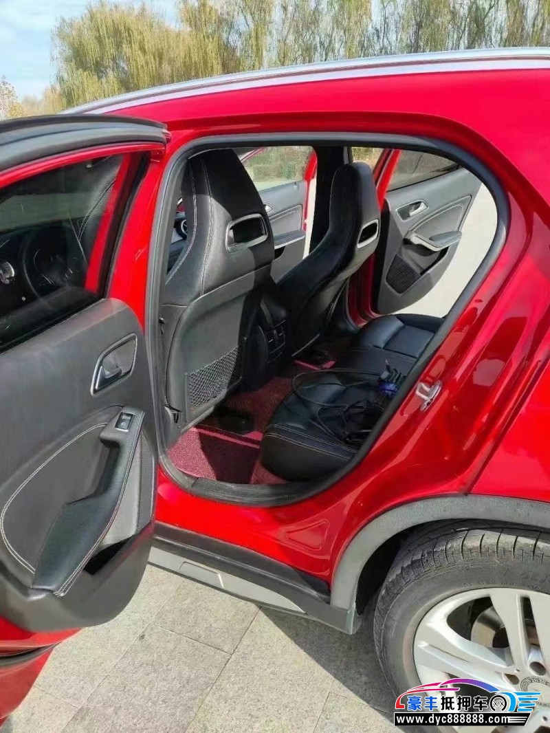 17年奔驰GLA轿车抵押车出售