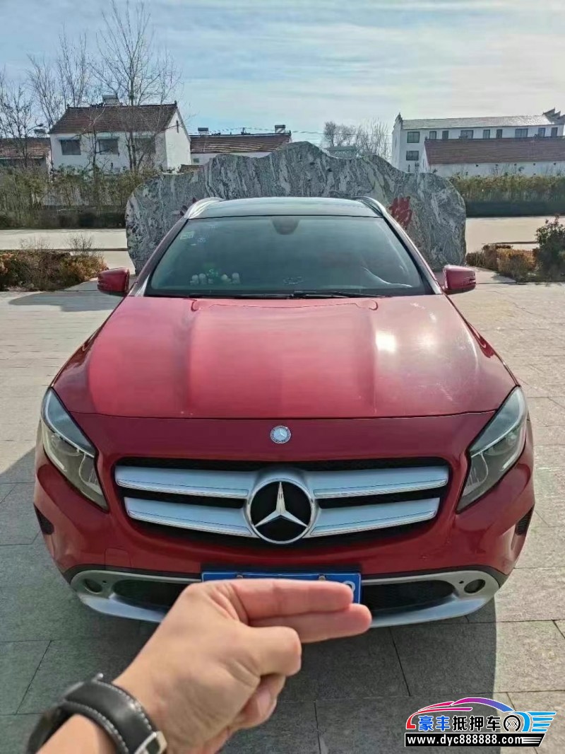 17年奔驰GLA轿车抵押车出售