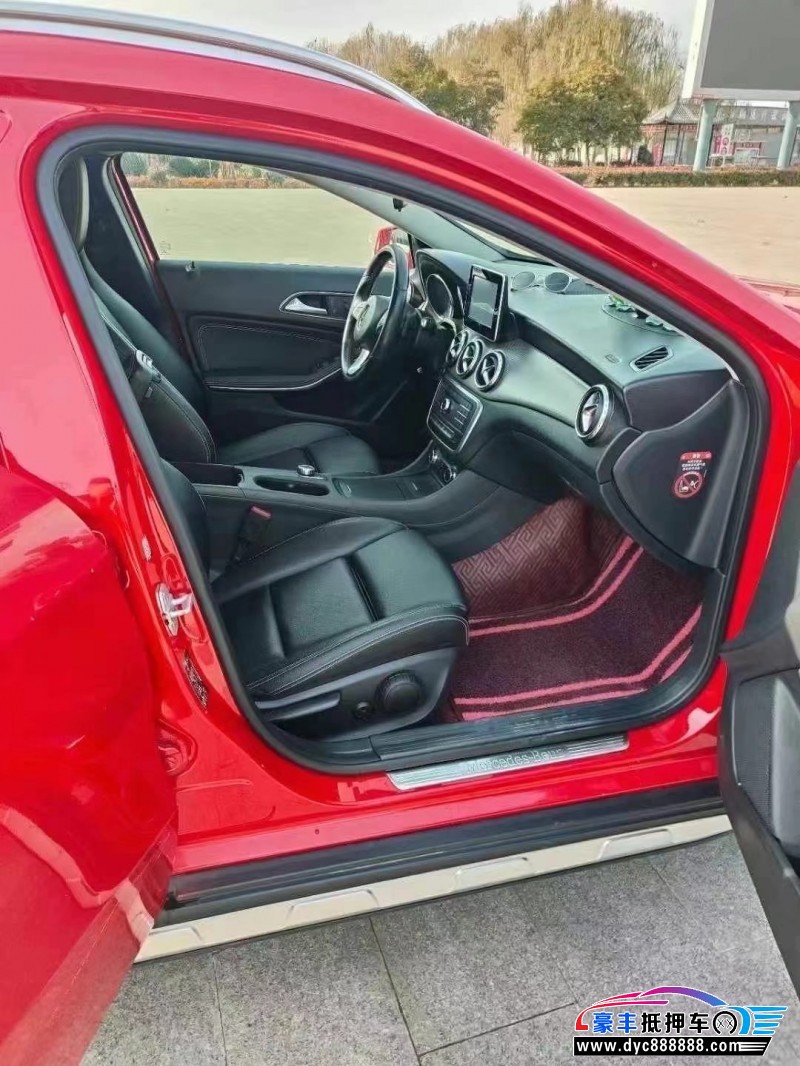 17年奔驰GLA轿车抵押车出售