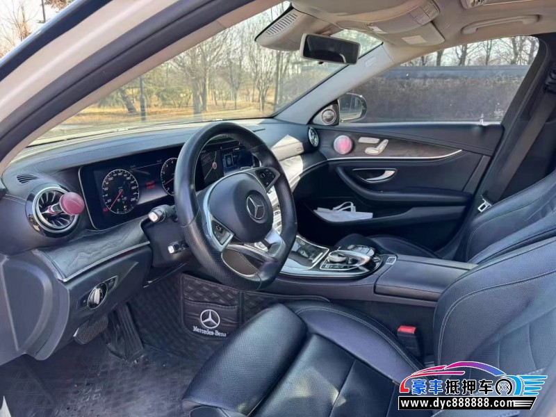 17年奔驰E轿车抵押车出售