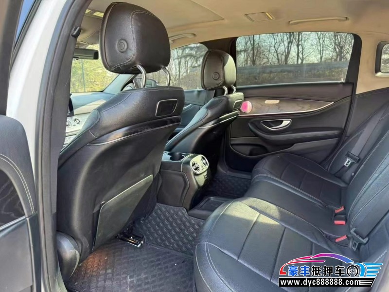 17年奔驰E轿车抵押车出售