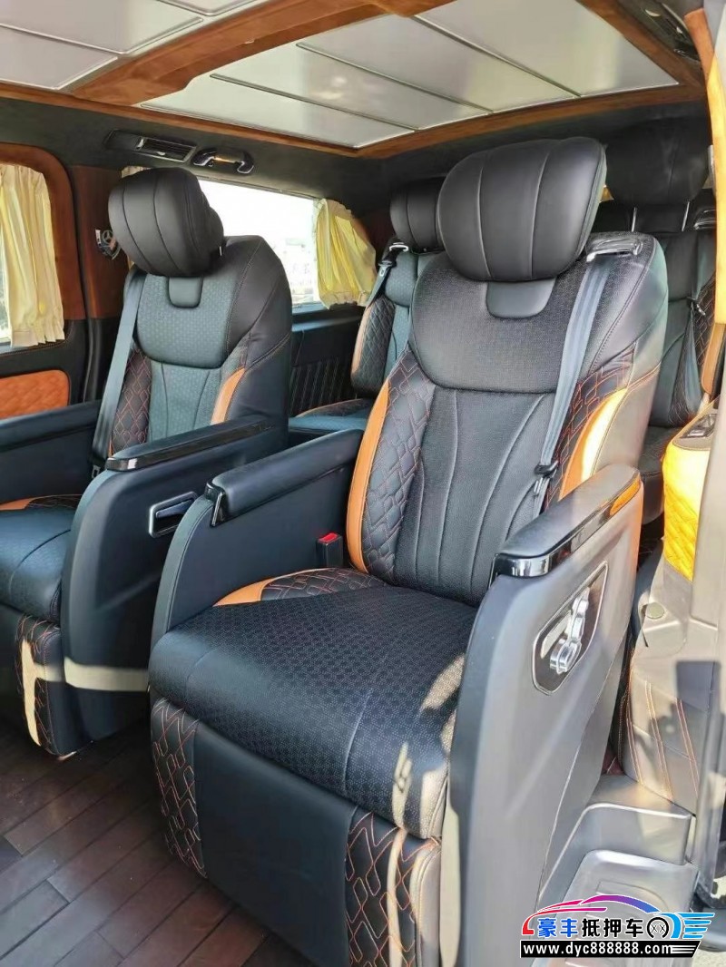 19年奔驰威霆轿车抵押车出售