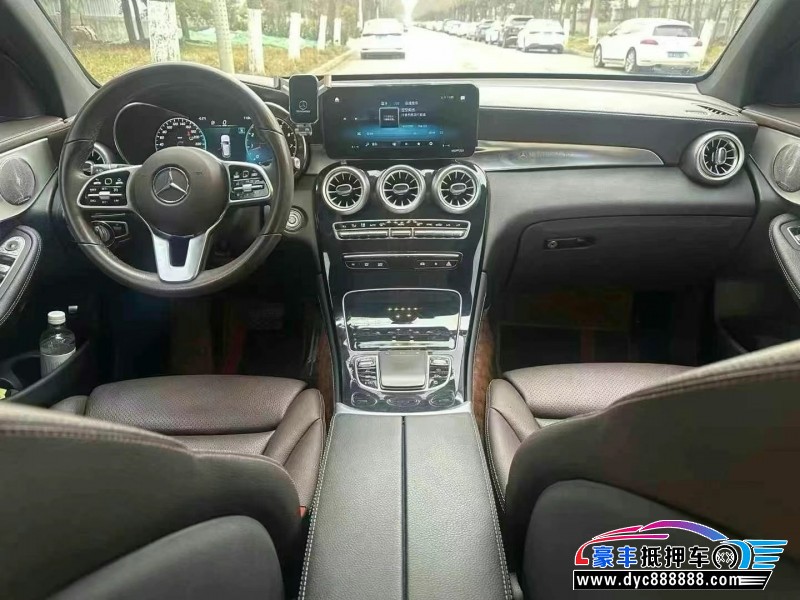 21年奔驰GLC轿车抵押车出售