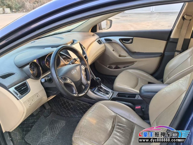 12年现代朗动轿车抵押车出售