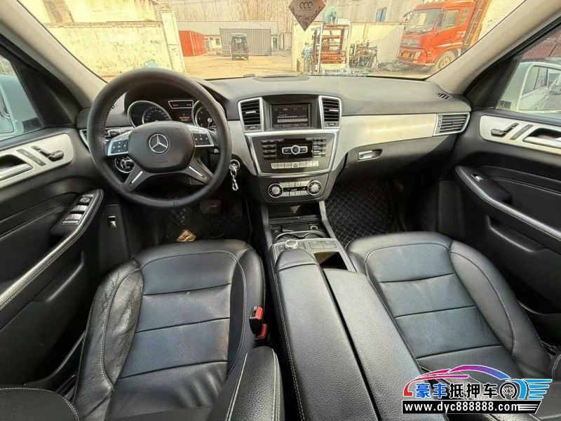 13年奔驰ML轿车抵押车出售