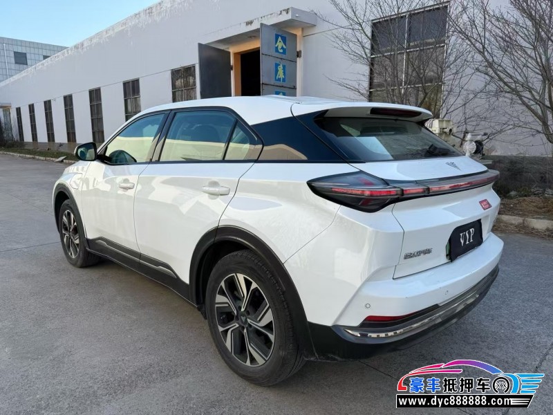 23年哪吒U轿车抵押车出售