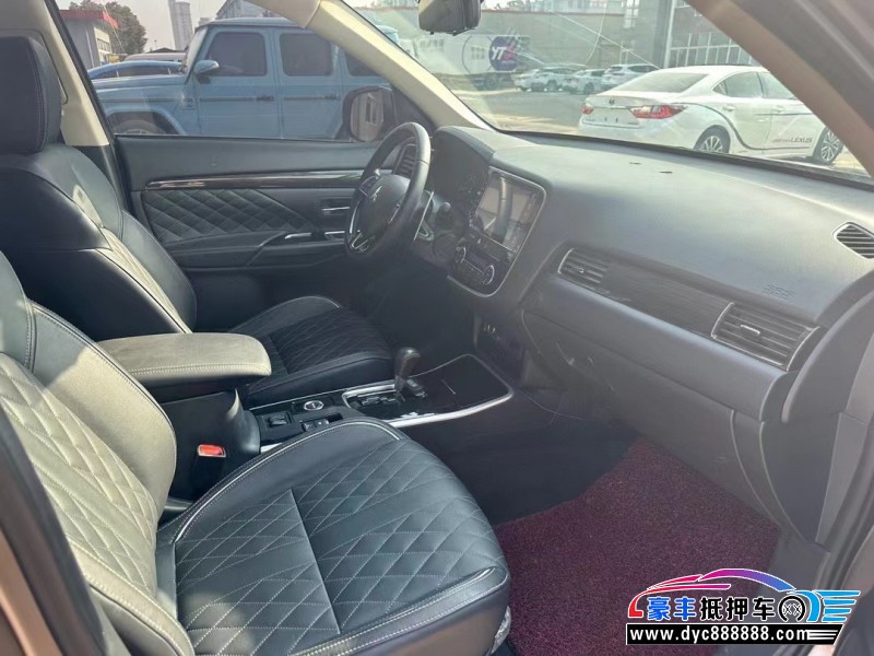 21年三菱欧蓝德轿车抵押车出售