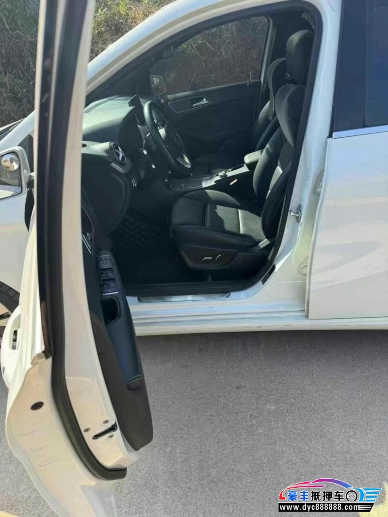 17年奔驰B轿车抵押车出售