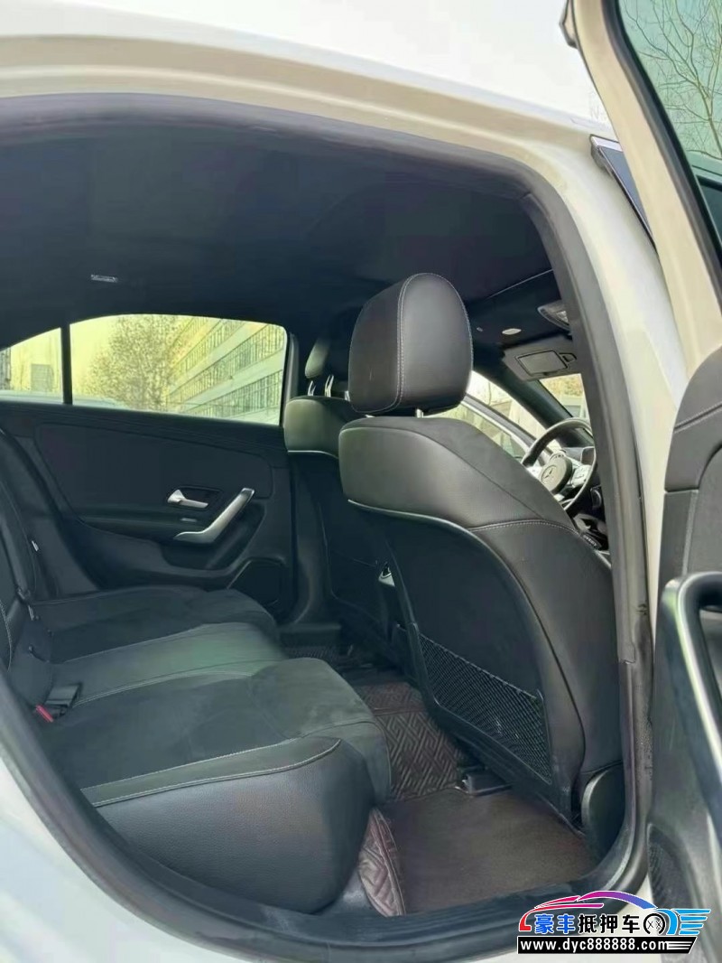 22年奔驰A轿车抵押车出售