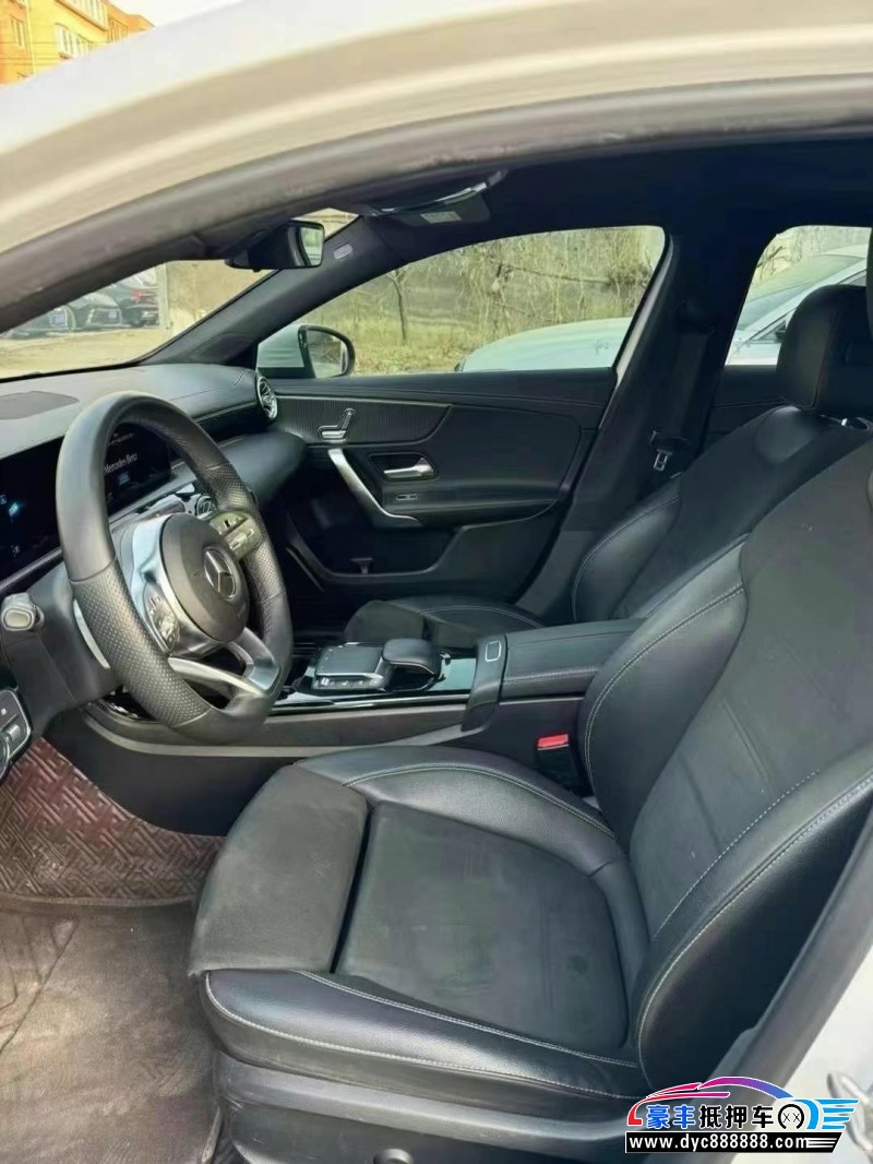 22年奔驰A轿车抵押车出售