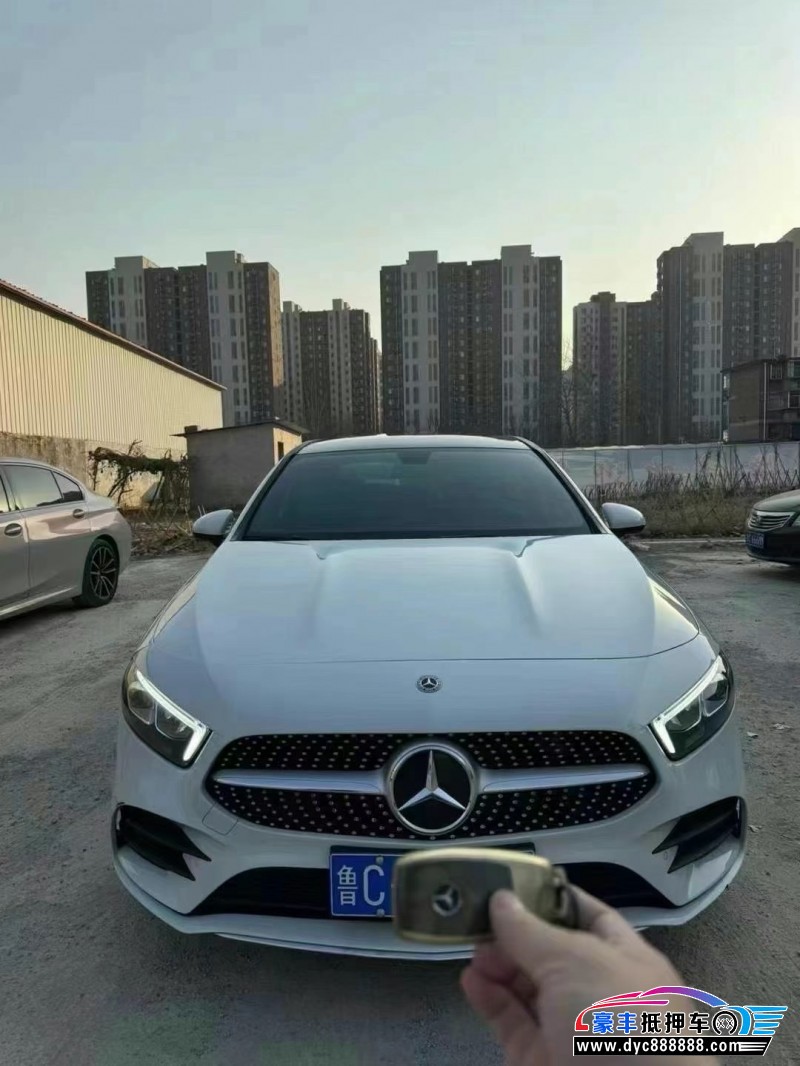 22年奔驰A轿车抵押车出售