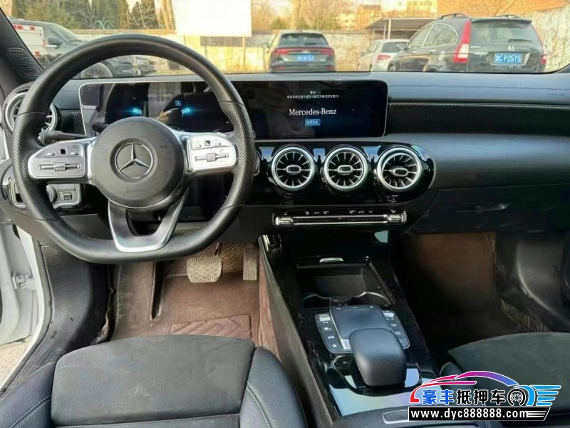 22年奔驰A轿车抵押车出售