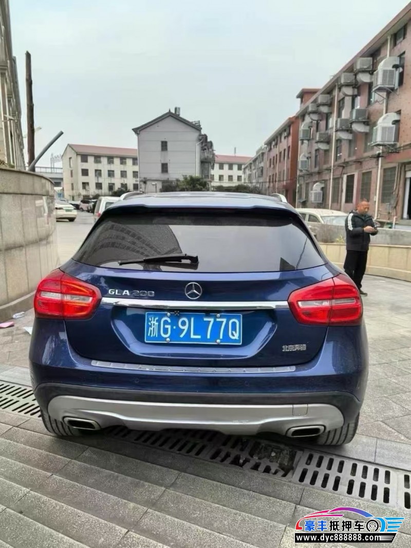 17年奔驰GLA轿车抵押车出售