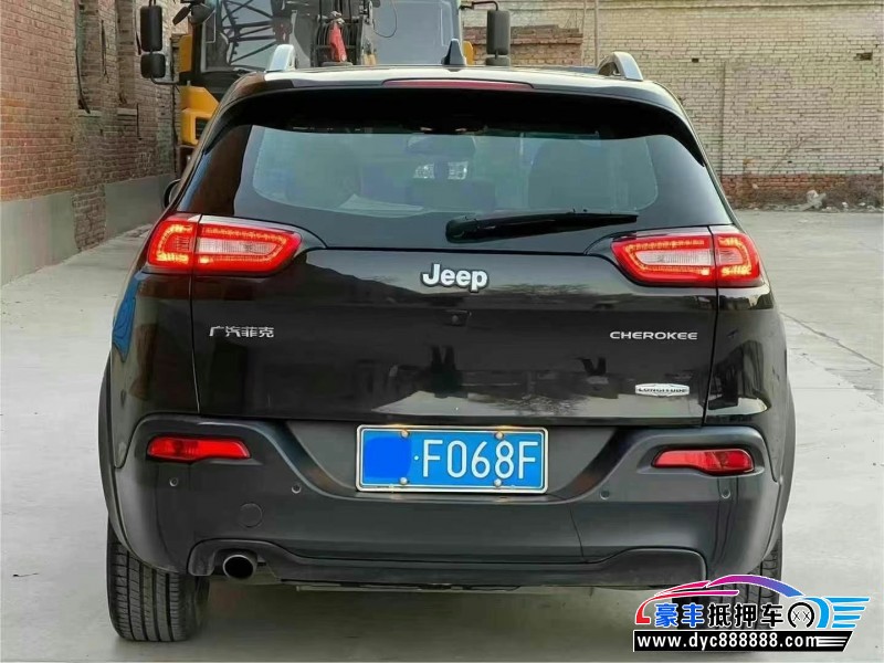 17年Jeep自由光轿车抵押车出售