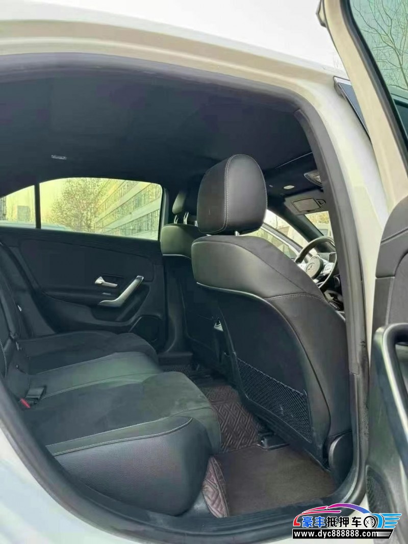 20年奔驰A轿车抵押车出售