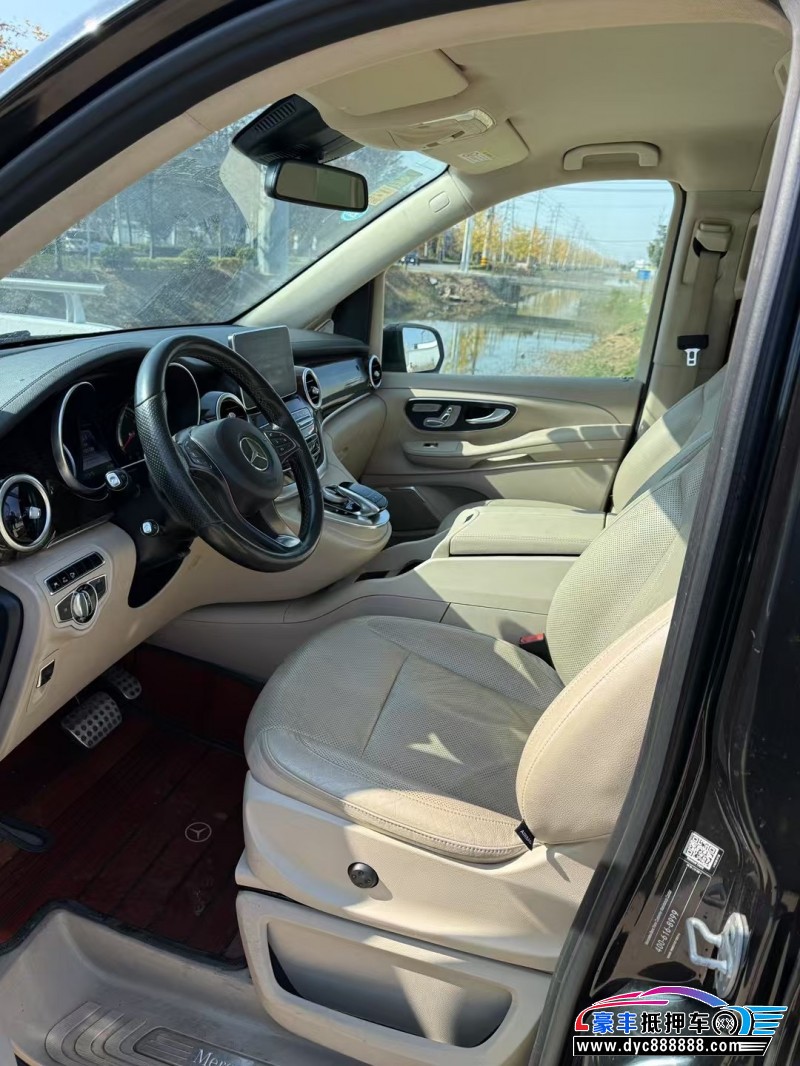 17年奔驰V轿车抵押车出售