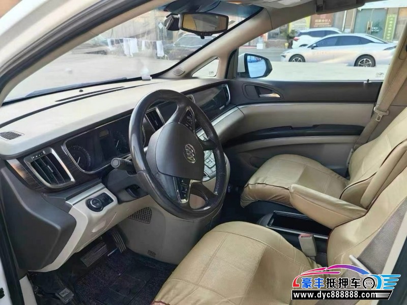 11年别克GL8轿车抵押车出售