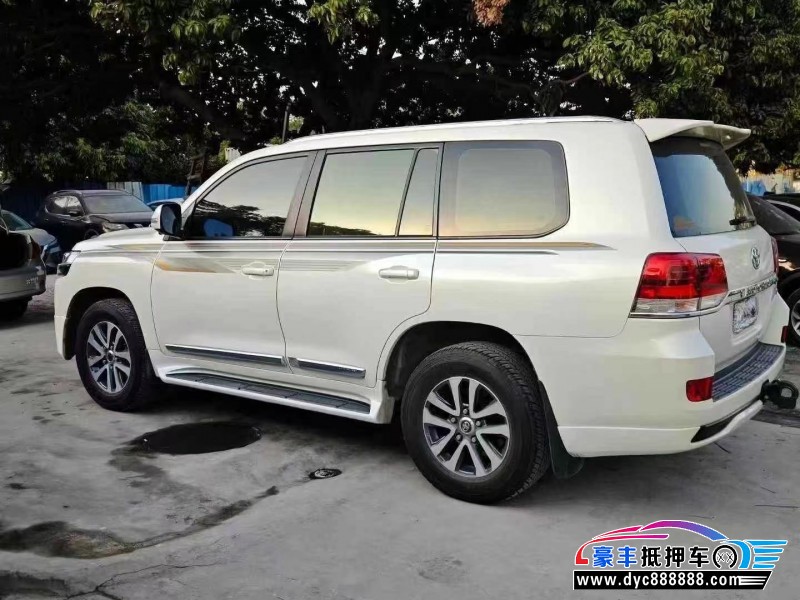 17年丰田兰德酷路泽（陆巡）轿车抵押车出售