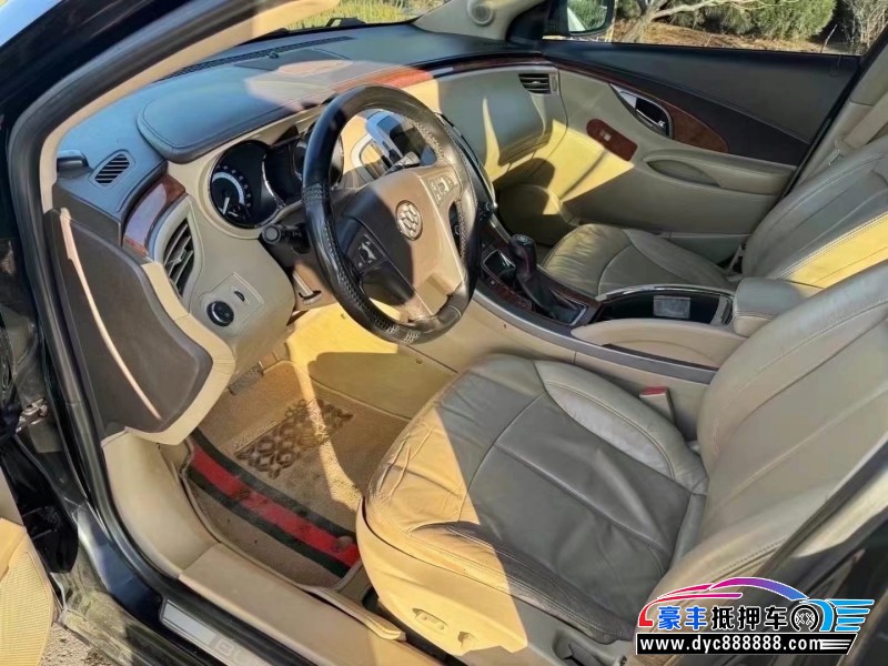 10年别克君越轿车抵押车出售