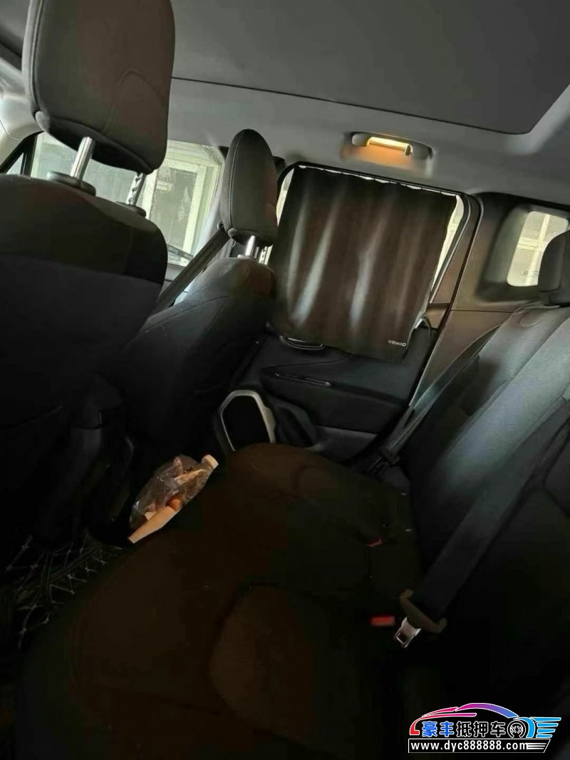 17年Jeep自由侠轿车抵押车出售