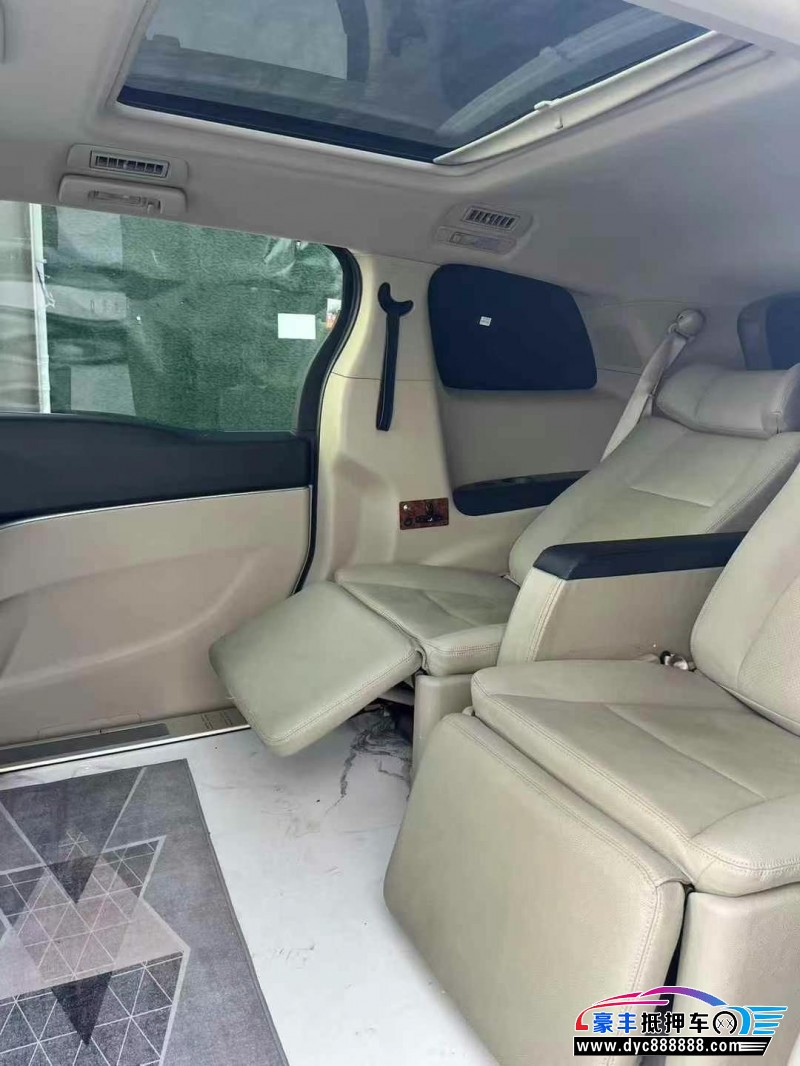 14年别克GL8轿车抵押车出售