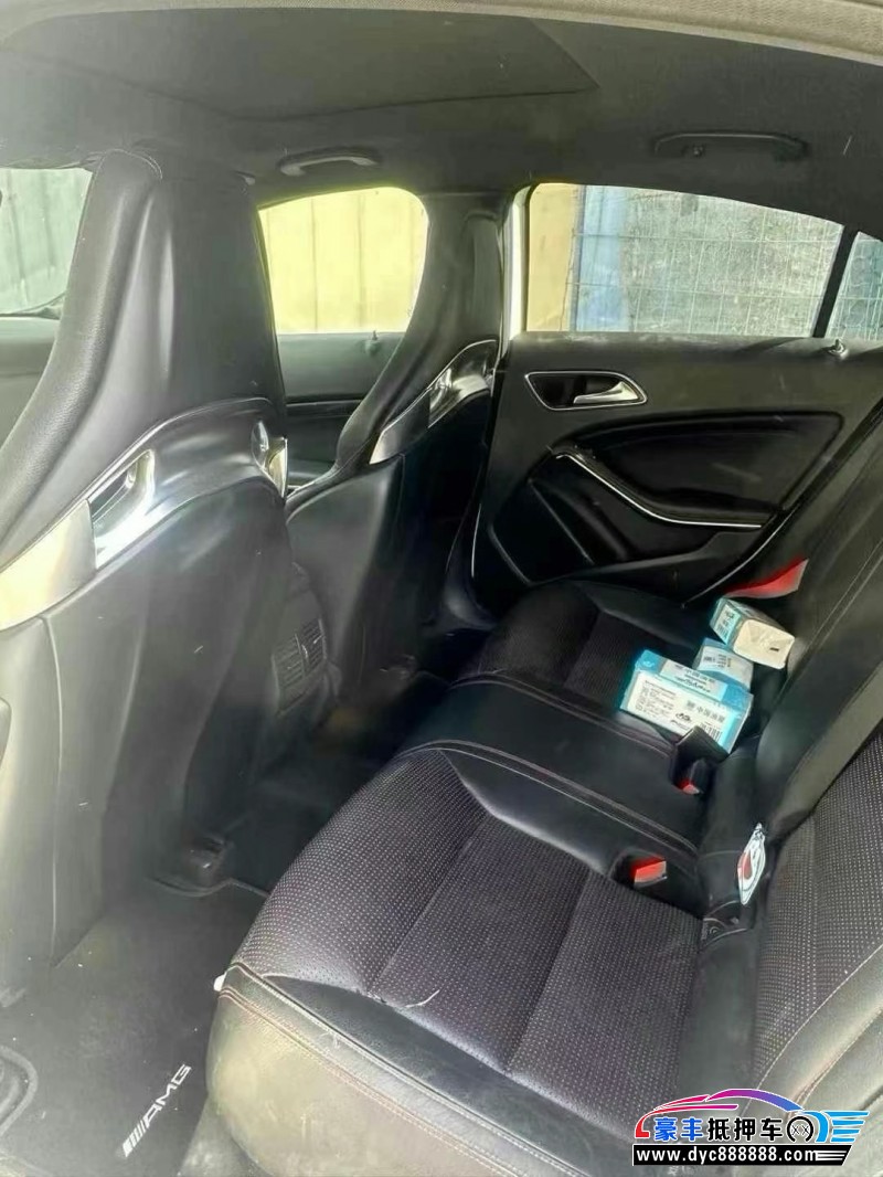 16年奔驰A级AMG轿车抵押车出售