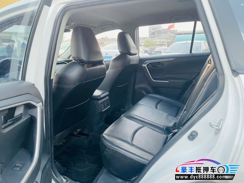 21年丰田RAV4轿车抵押车出售