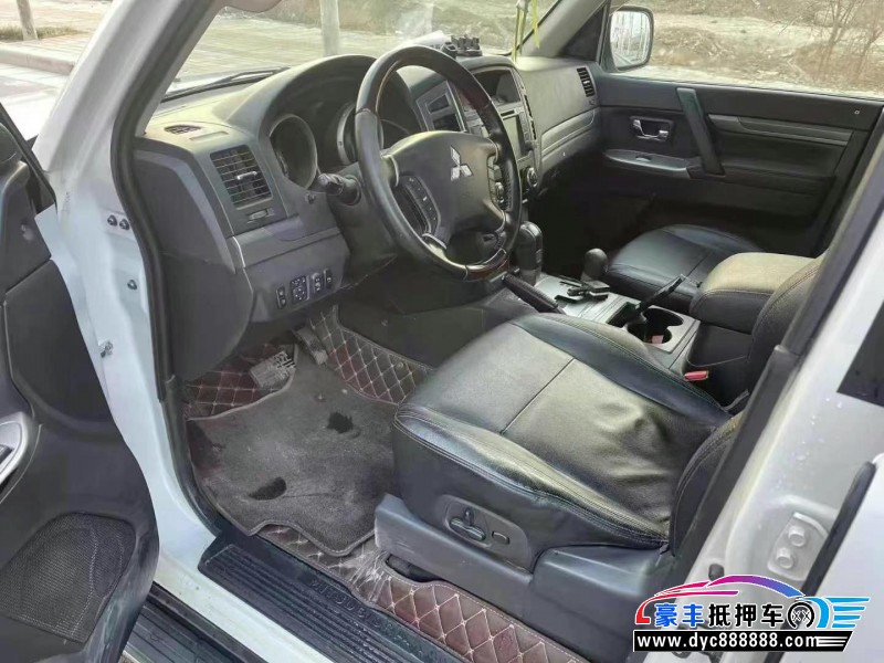 17年三菱帕杰罗轿车抵押车出售