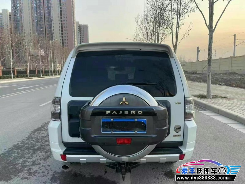 17年三菱帕杰罗轿车抵押车出售