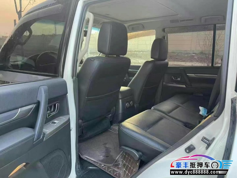 17年三菱帕杰罗轿车抵押车出售