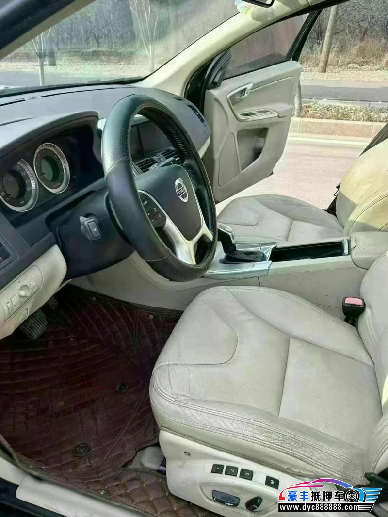13年沃尔沃XC60轿车抵押车出售