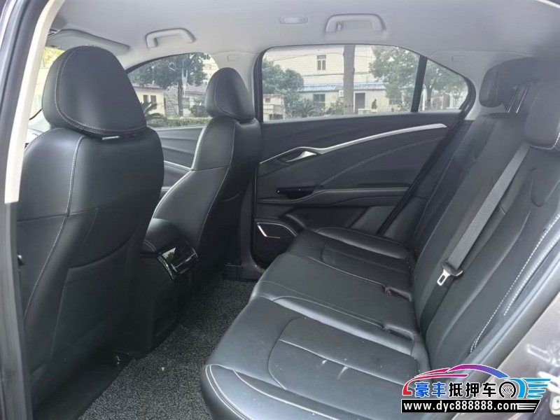 23年哪吒U轿车抵押车出售