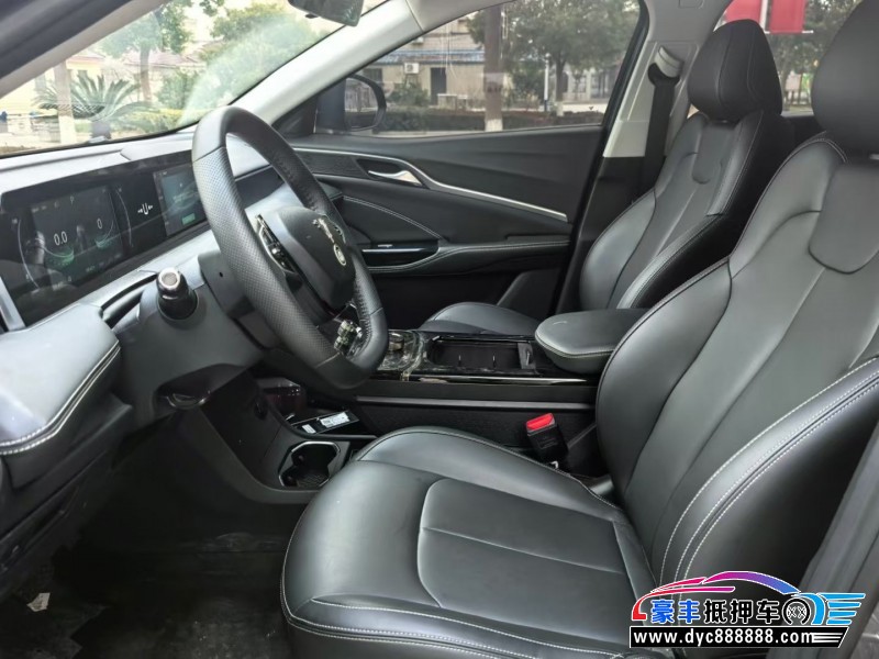 23年哪吒U轿车抵押车出售