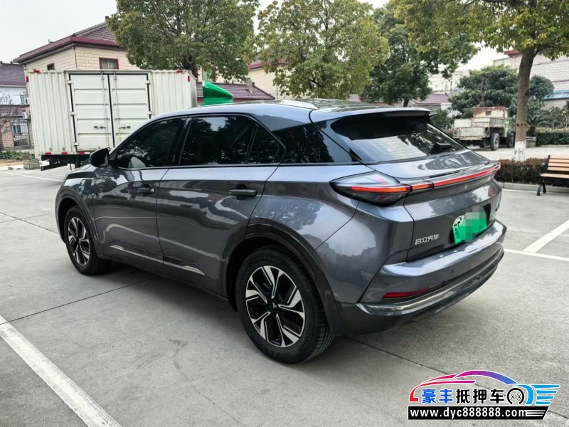 23年哪吒U轿车抵押车出售