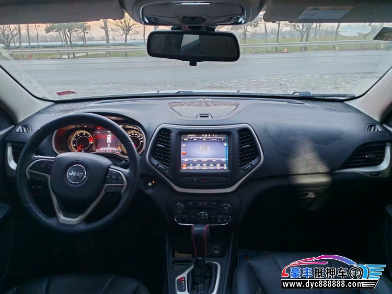 17年Jeep自由光轿车抵押车出售