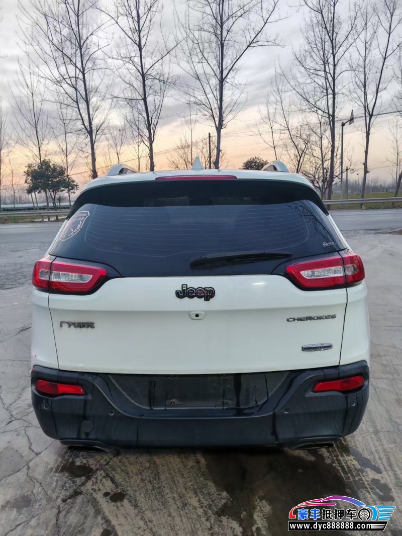 17年Jeep自由光轿车抵押车出售