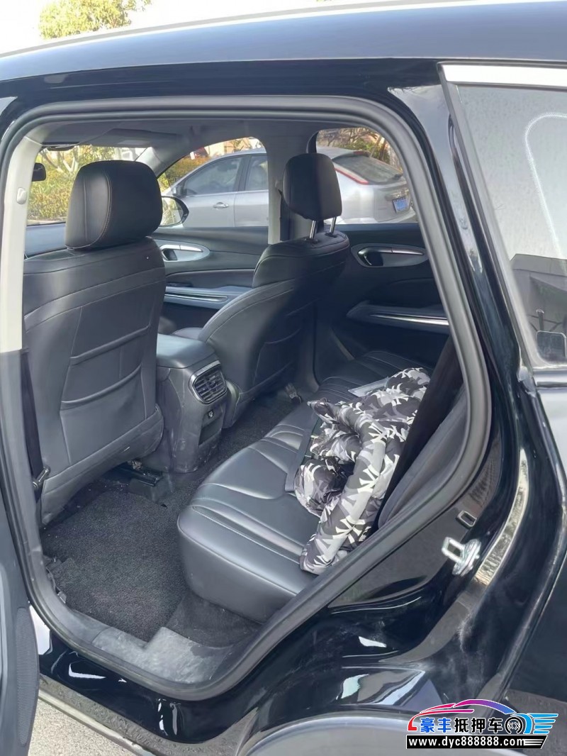 24年奔腾T90轿车抵押车出售