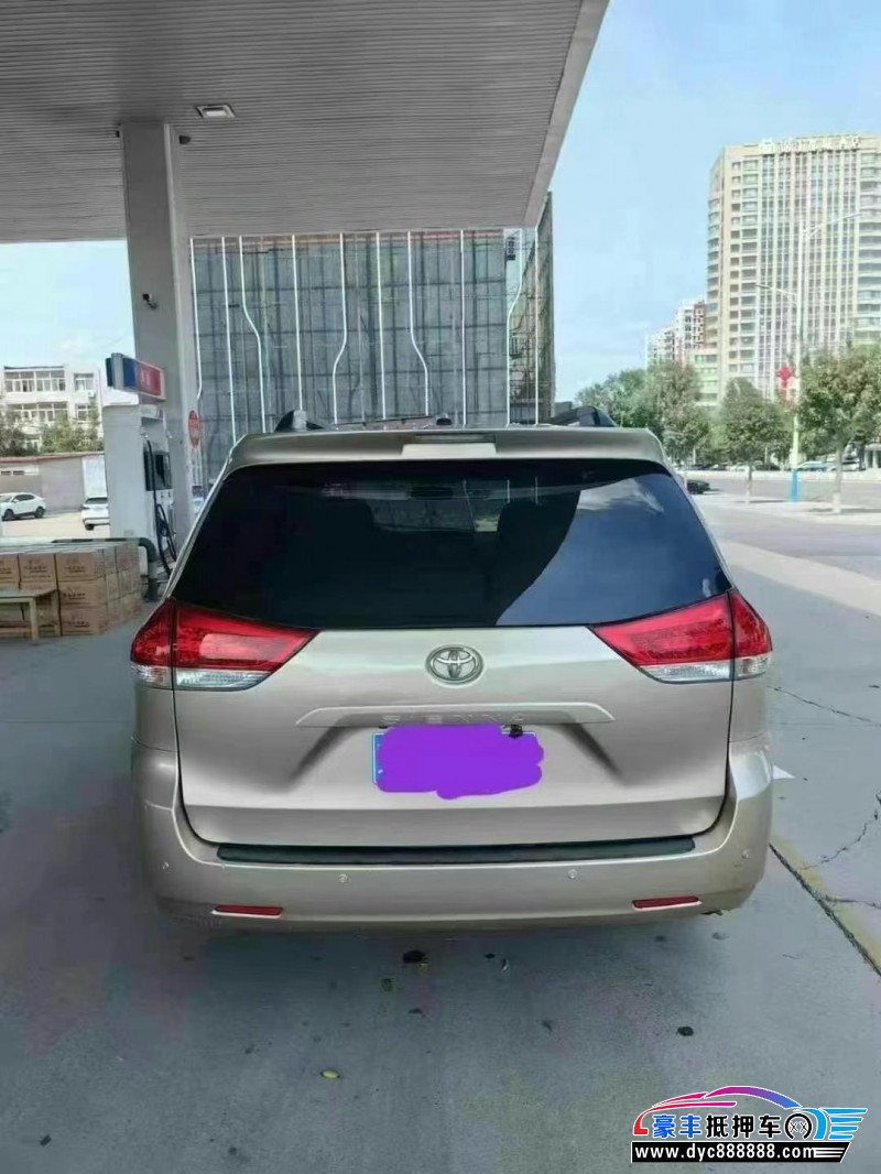 13年丰田塞纳轿车抵押车出售