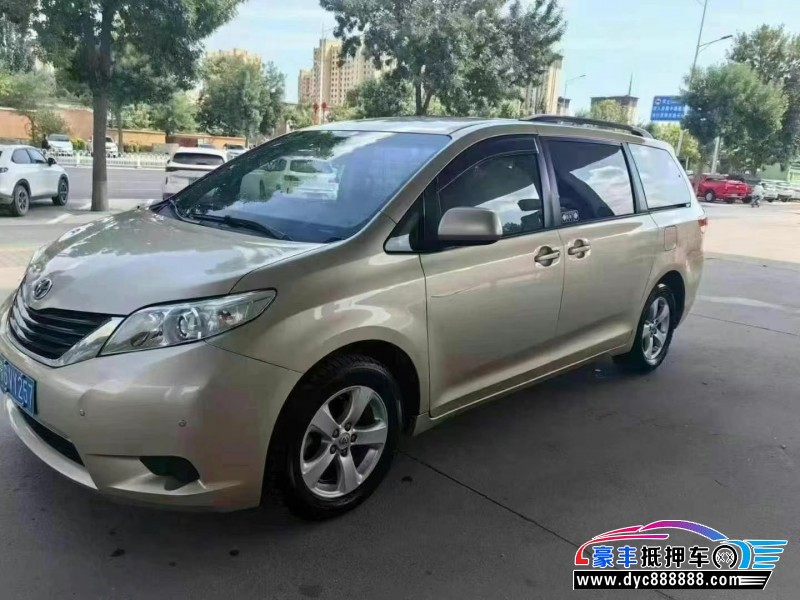 13年丰田塞纳轿车抵押车出售