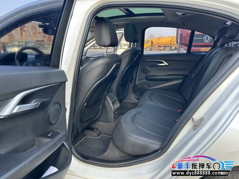 17年宝马1系轿车抵押车出售