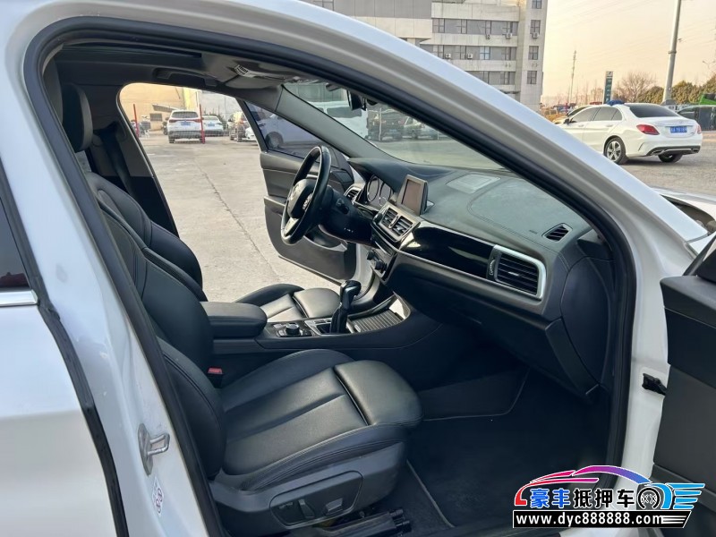 17年宝马1系轿车抵押车出售