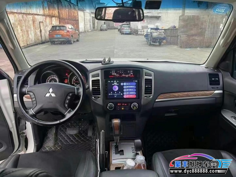 19年三菱帕杰罗轿车抵押车出售