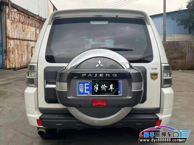 19年三菱帕杰罗轿车抵押车出售